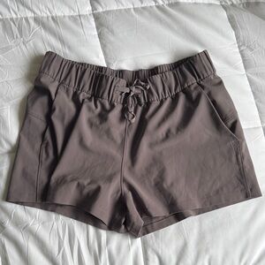 Lululemon Women's Gray Shorts in great condition super cute and stretchy size 8